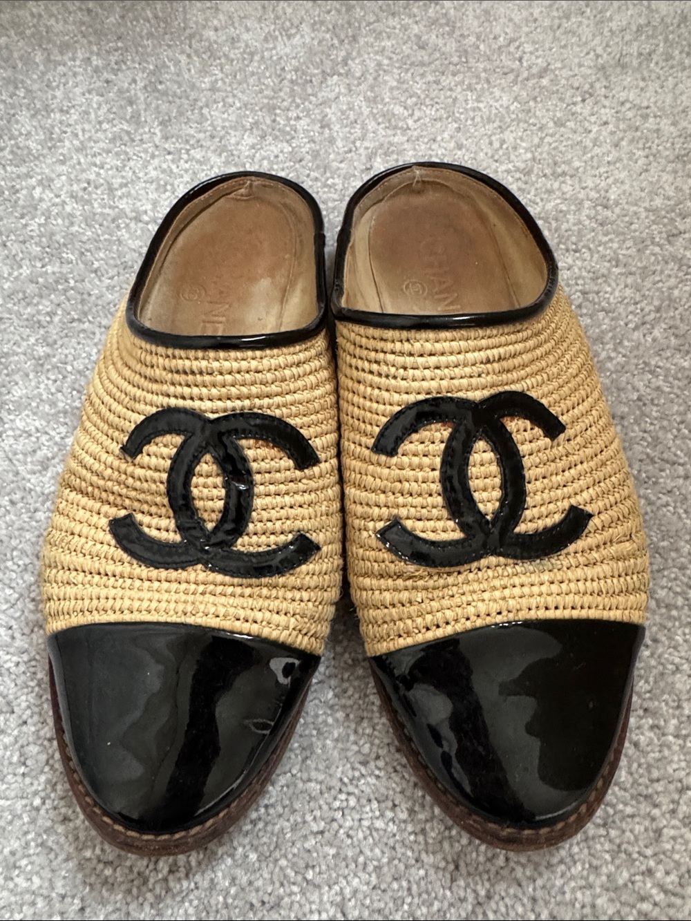 CHANEL authentic Natural Raffia and Black Patent Cap-Toe Mules, size 38